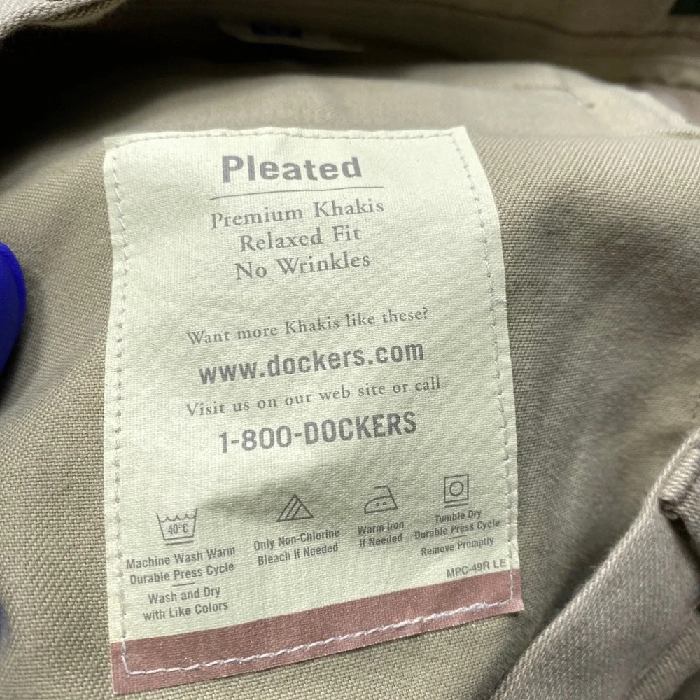 Dockers Khakis Pants Mens 34x32 Tan Pleated Relaxed Premium Casual Business